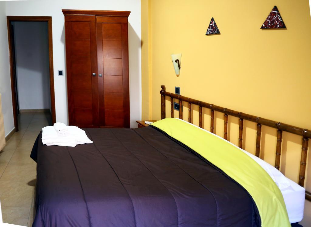 Hostal Muralla Plasencia Bagian luar foto