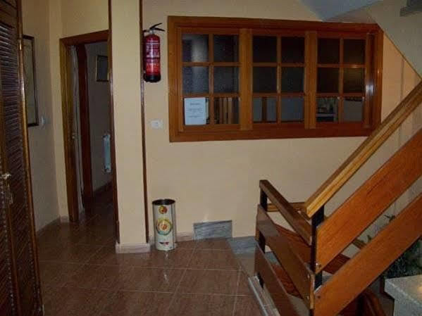 Hostal Muralla Plasencia Bagian luar foto