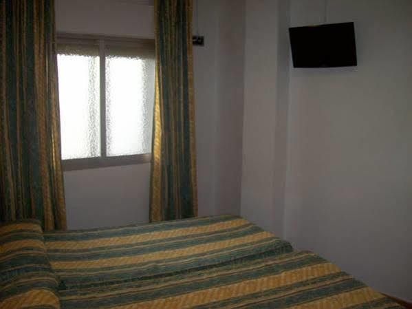 Hostal Muralla Plasencia Bagian luar foto